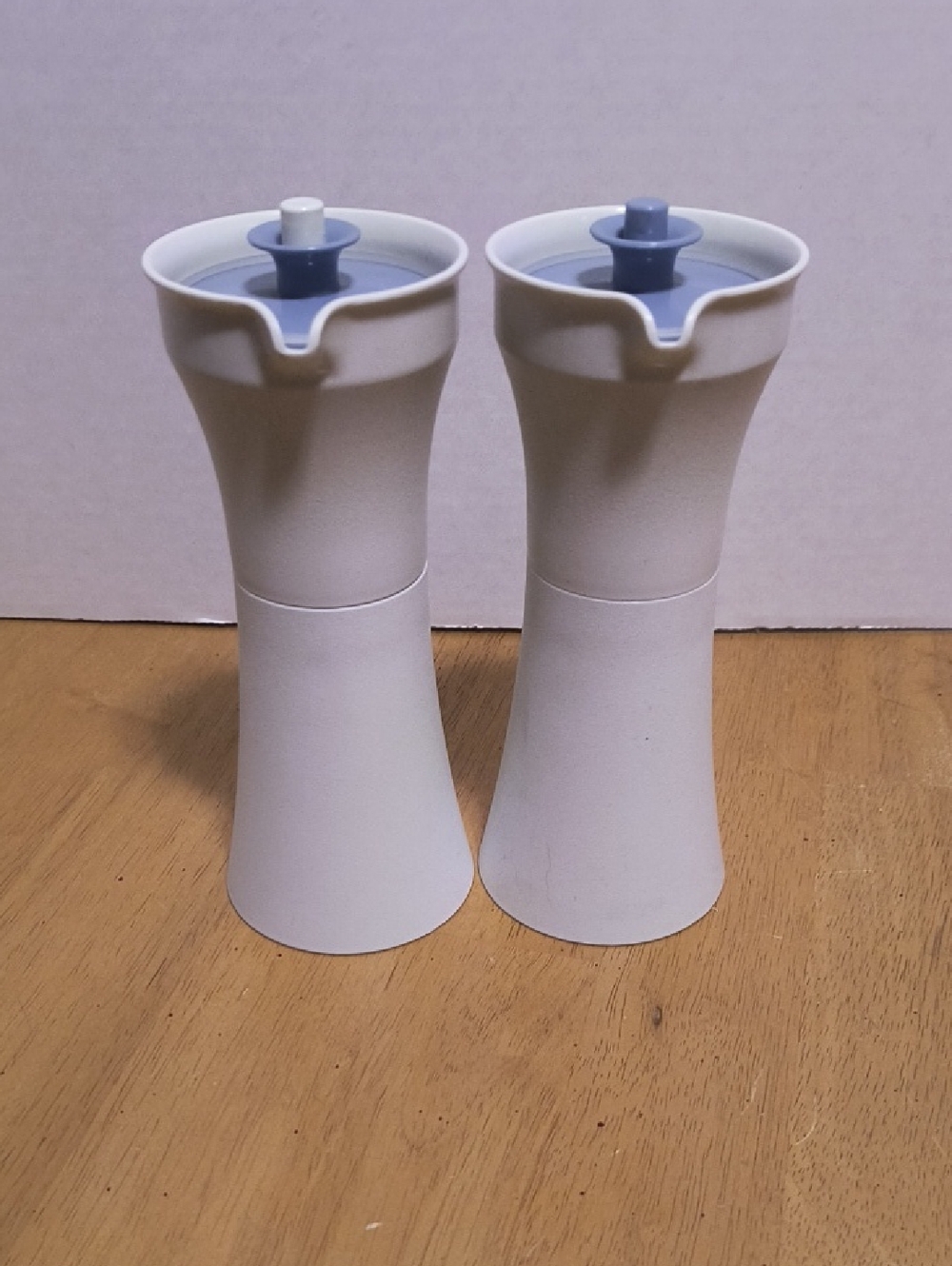 Tupperware Oil And Vinegar Cruets with Blue Accents B3